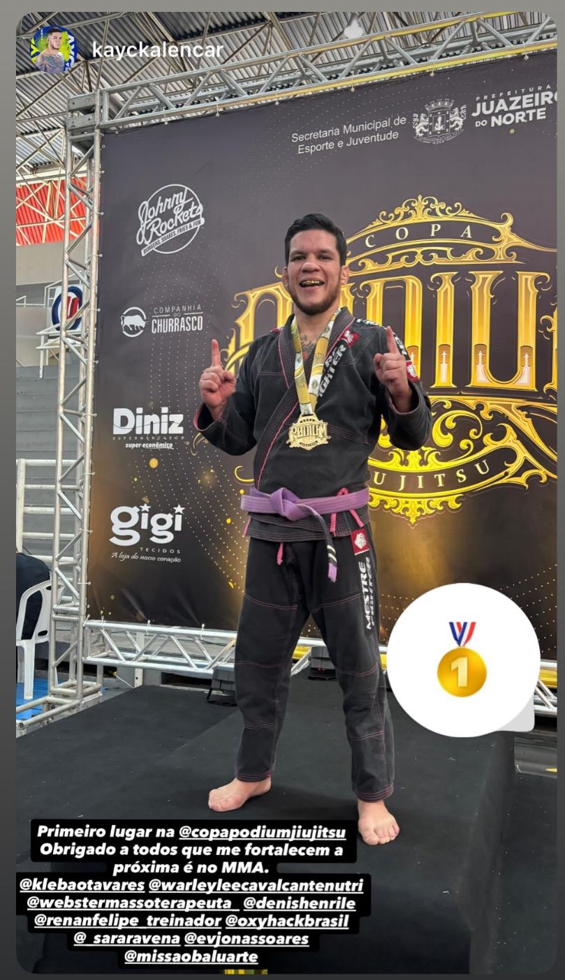 Atleta campeão na Copa Podium Jiu-Jitsu no primeiro lugar do pódio